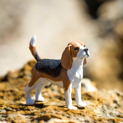 Safari Ltd. Beagle Figurine - Detailed 2.5" Plastic Model Figure - Fun Educational Play Toy for Boys, Girls & Kids Ages 3+