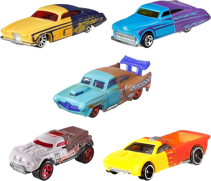 Hot Wheels Toy Car, 1:64 Scale Color Shifters Vehicle with Repeat Color Change in ICY Cold or Very Warm Water (Styles May Vary)