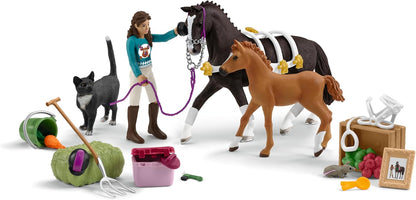 Schleich Horse Club - Horse Club Advent Calendar: Sofia's Winter Surprise - 36 Toys Including Poseable Figurine, Horses and Accessories - Holiday Event Calendar for Christmas - Kids Ages 5+ | 99012